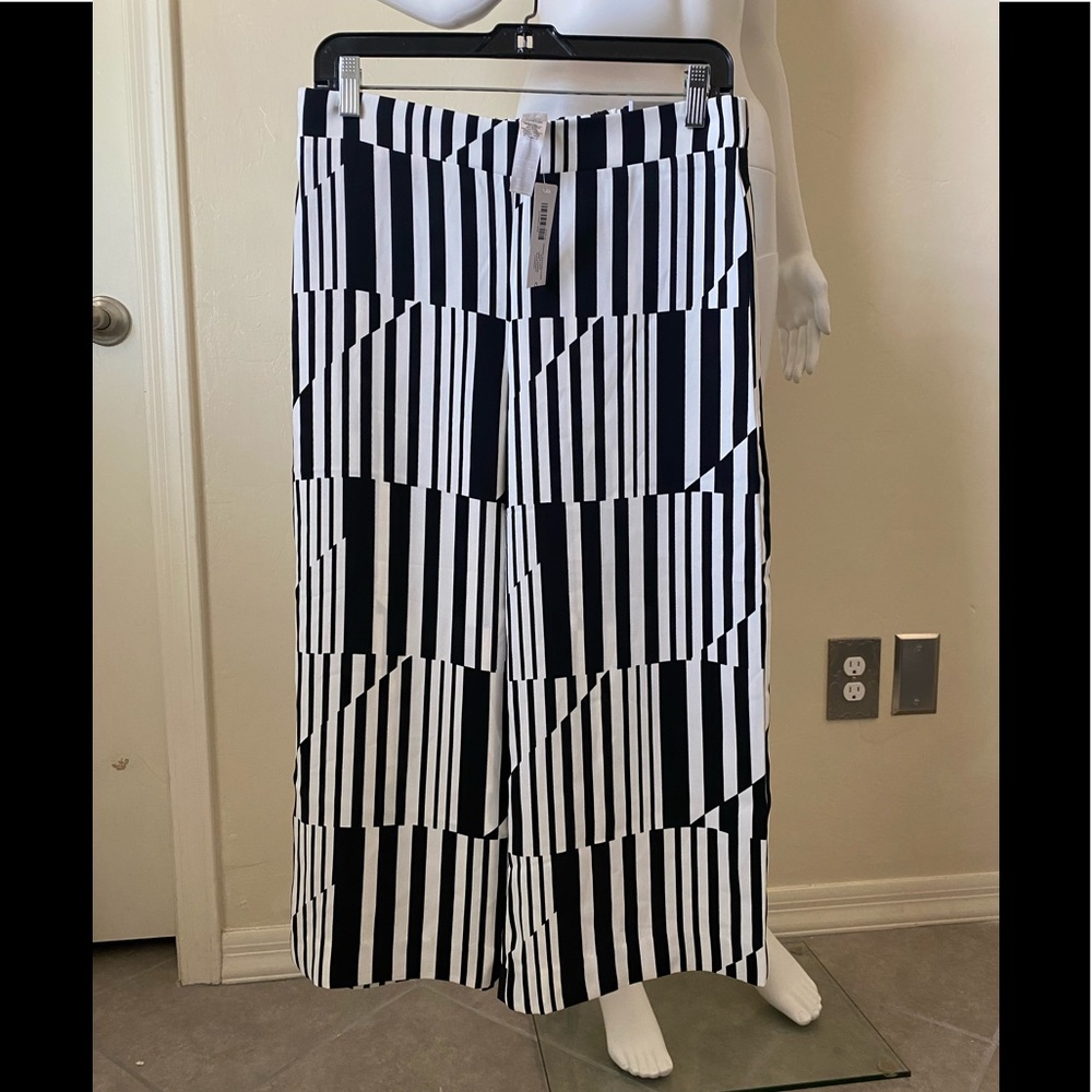 NWT Chico’s Wide Crop